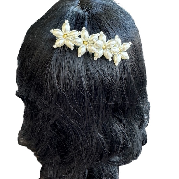 Set of 2 New Handmade Bridal flower girl hair Combs - Picture 2 of 3